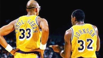  贾巴尔发球上网战术奏效轻取胜利果实