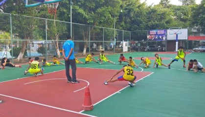  篮球训练营火热开营，专业指导助力成长