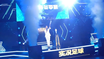  电竞解说激情澎湃点燃赛场氛围