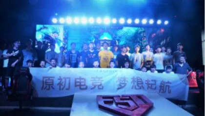  电竞少年砥砺前行追逐电竞梦想