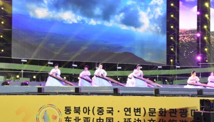  跨国友谊赛精彩纷呈，文化交流架起桥梁  