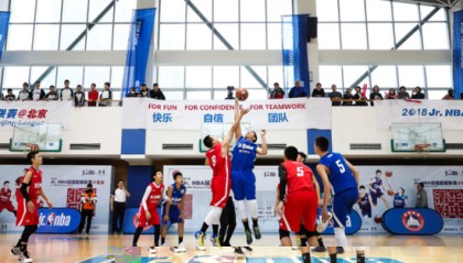  校园篮球联赛开战，清华附中首战告捷