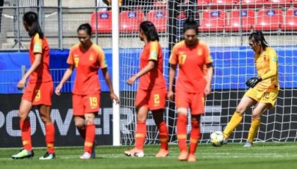  法国甲組足球聯賽呈现群雄逐鹿格局榜首多次易主