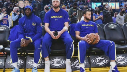  篮球名宿退役仪式温情满满