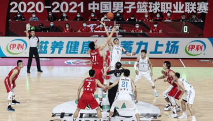  肯宁澳网捧杯开启新赛季征程