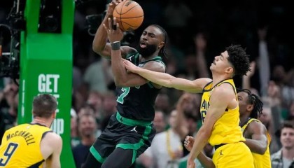  杰伦布朗强势发挥凯尔特人力克篮网