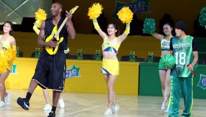  网坛情侣档同场竞技，爱情与事业双丰收