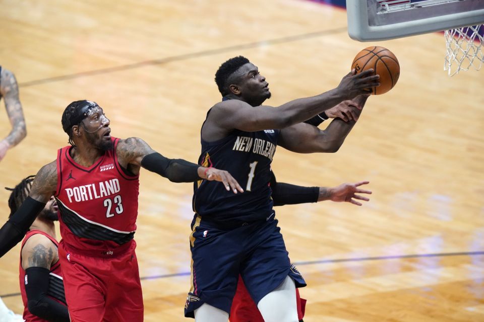  鹈鹕锡安威廉森暴扣连连压制对手