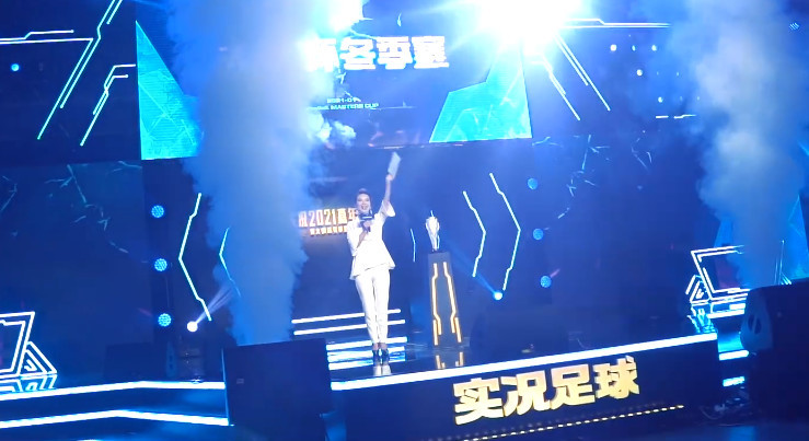  电竞解说激情澎湃点燃赛场氛围