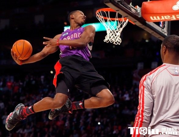  扣篮大赛创意无限，飞行大队竞逐天际