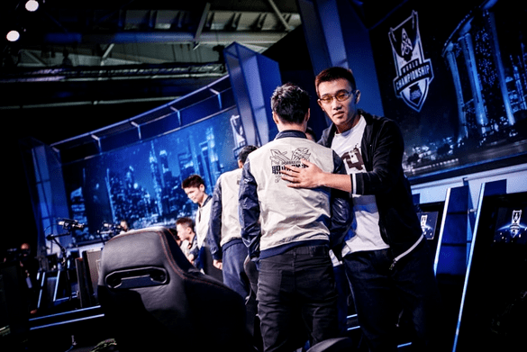  电竞元老重返赛场，情怀与实力共燃