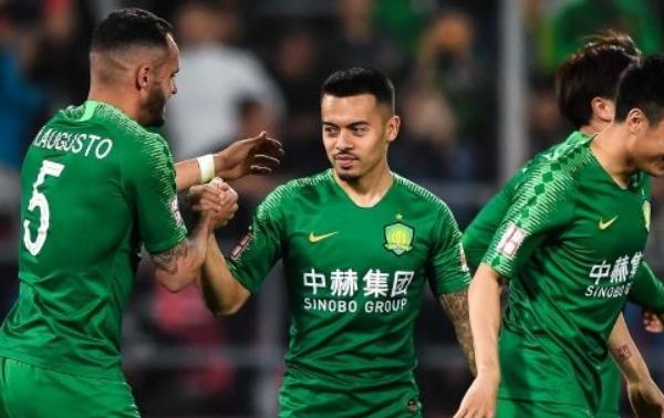  归化球员融入加速，国家队实力显著提升  