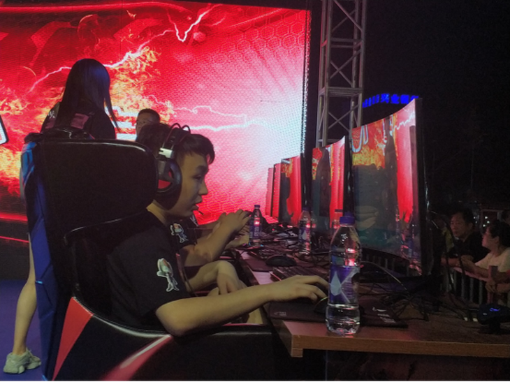  电竞解说名嘴云集，激情点评点燃全场