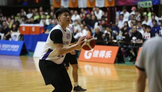  青少年足球锦标赛落幕，潜力新苗脱颖而出  