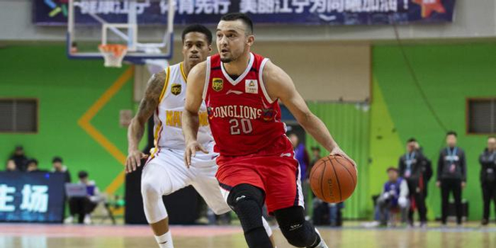  王哲林双二十加冕福建擒下南京同曦